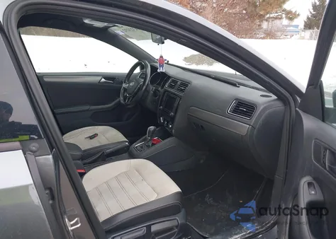 2016 Volkswagen Jetta 1.8T Sport z USA, uszkodzony, nr VIN 3VWD17AJ8GM272184